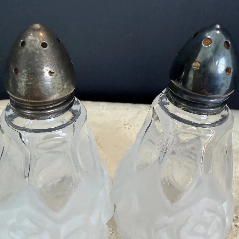 William Adams Frosted Rose Lead Crystal Salt & Pepper Shakers Vintage Glass Set‎